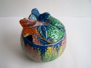 Clarice Cliff & Royal Doulton. NEWREDELECIAPRESERVEPOT (old) (old)