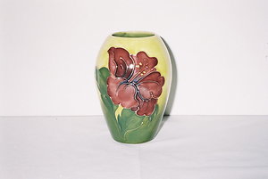 Moorcroft & Coalport. NEWREDHIBISCUSVASE