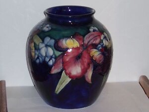 Moorcroft & Coalport. WALTERMOORCROFTORCHIDVASE